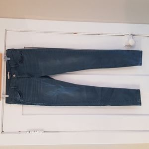 Levi blue skinny jeans